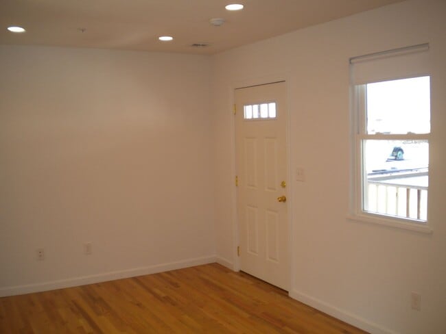 Building Photo - Condorhosdav Trust