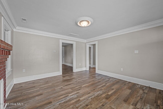 Building Photo - 308 Norwood St
