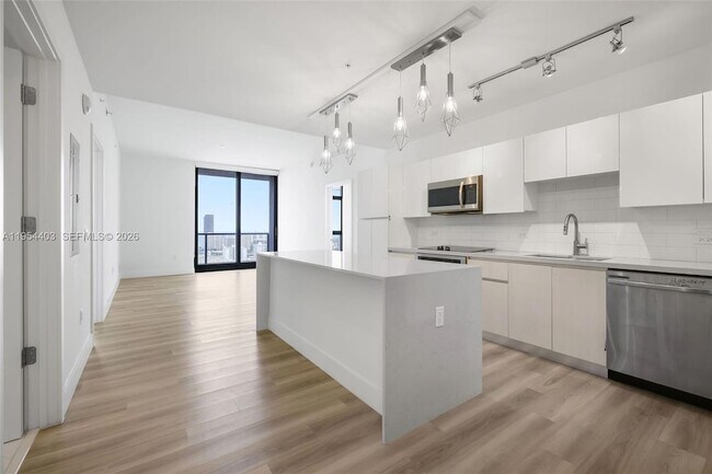 Foto del edificio - 101 Diplomat Pkwy