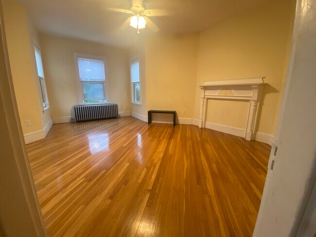 Building Photo - 224 Ashmont St