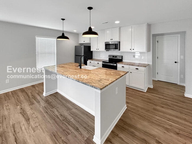 Building Photo - 322 Fenrose Dr