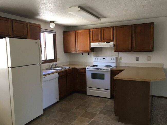 Foto del edificio - 4914-4920 Basswood Drive