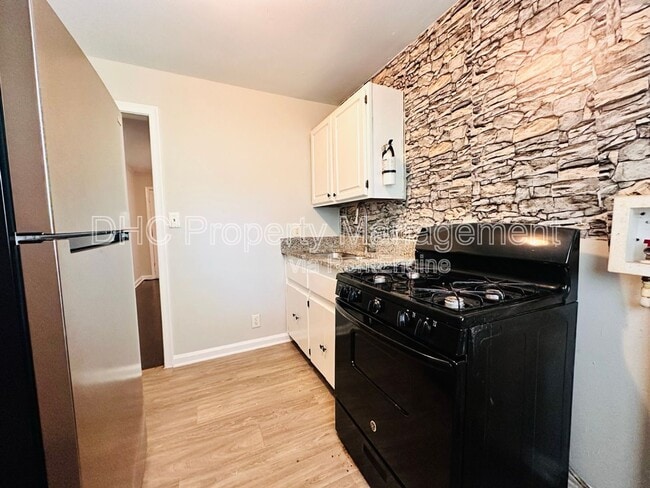 Foto del edificio - 2125 Larchwood Rd SW