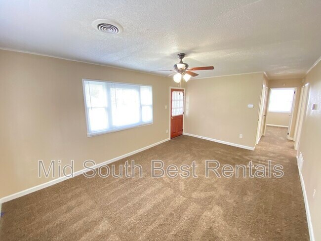 Building Photo - 777 Par Ave