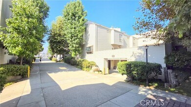 Building Photo - 800 W Naomi Ave