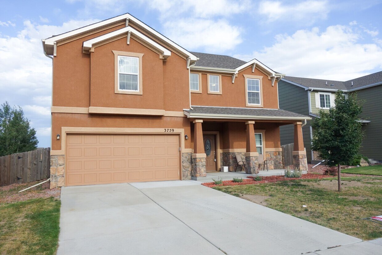 Primary Photo - Spacious 3 Bed 3 Bath Home Close to Peters...