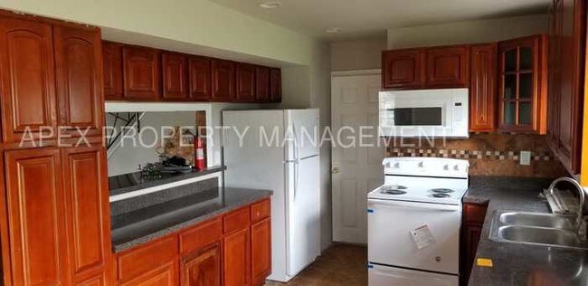 Foto del edificio - 34 Holton Ln