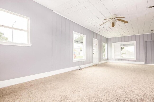 Building Photo - GOURGEOUS 3/1 HOME IN TEXAS CITY,  RECENTL...