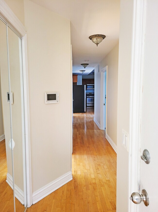 Foto del edificio - 2416 N Greenview Ave