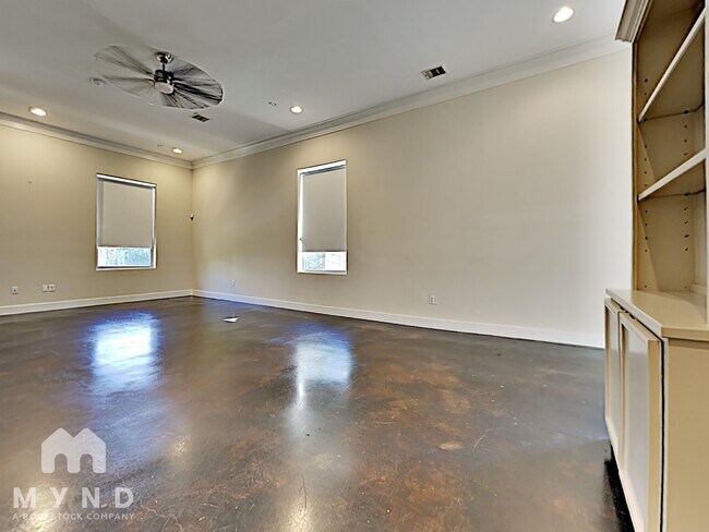 Building Photo - 5801 Winsome Ln Apt 205