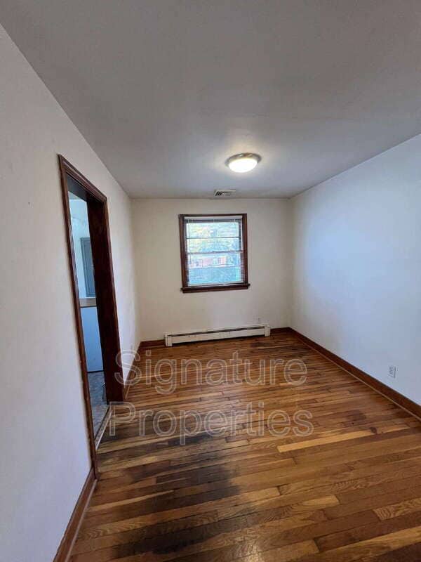 Foto del edificio - 135 N Oak Ave