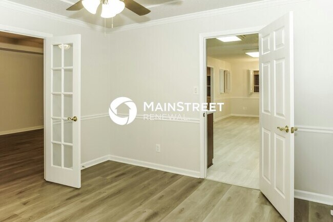 Building Photo - 4 Bedroom Pet-Friendly Home in HUNTSVILLE, AL with Main Street Renewal