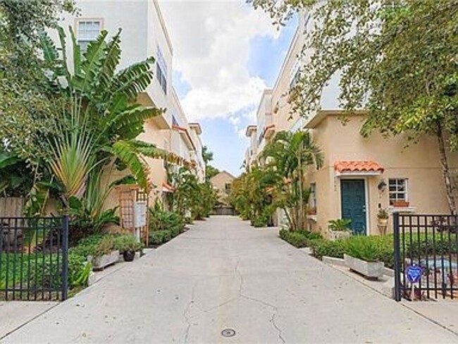 Foto del edificio - Private Townhouse in Heart of South Tampa