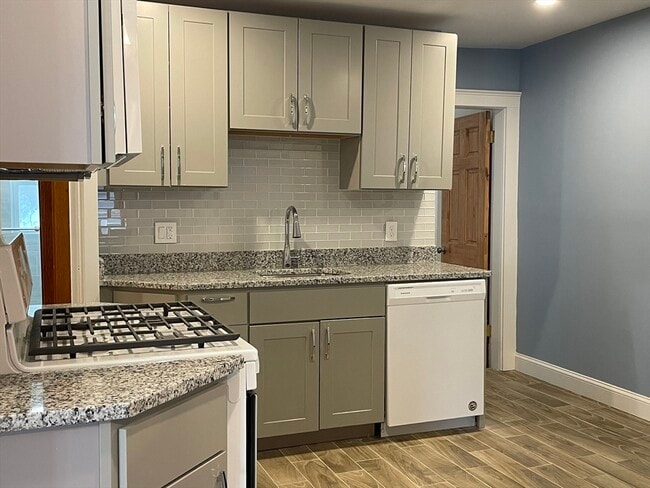 Building Photo - 23 Lothrop Ave