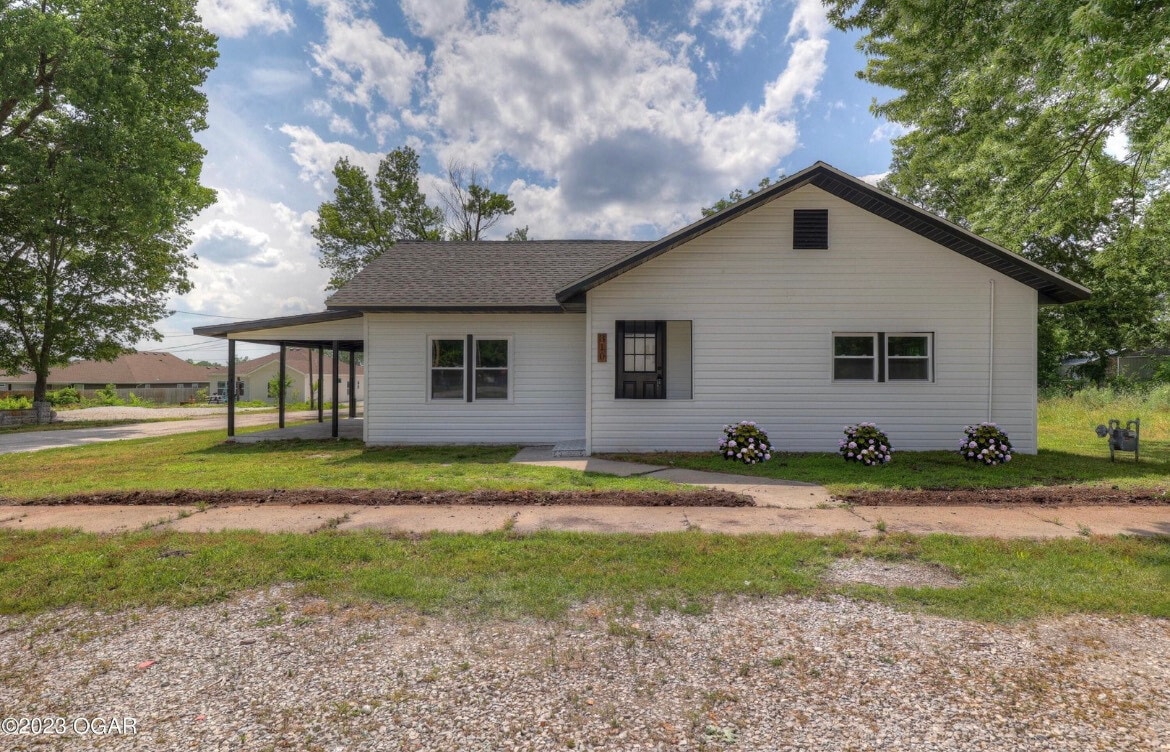 310 S Pearl St, Carterville, MO 64835 House Rental in Carterville, MO