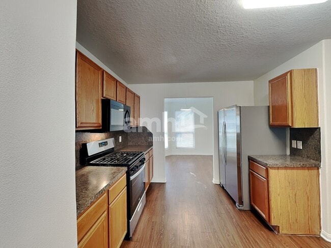 Building Photo - 3631 Barkers Crossing Ave