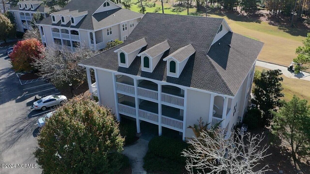 Primary Photo - 3350 Club Villas Dr