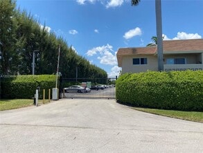 Building Photo - 14500 SW 88th Ave