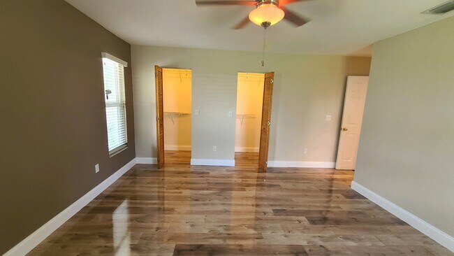 Building Photo - 3221 NE 15th St