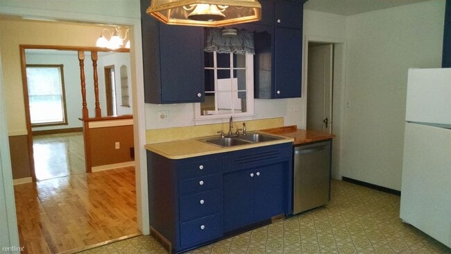 Building Photo - 3 Bedroom 2 Bath South Moorhead