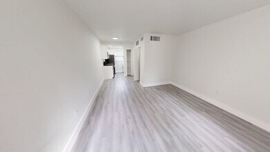 Building Photo - Aciano Hialeah