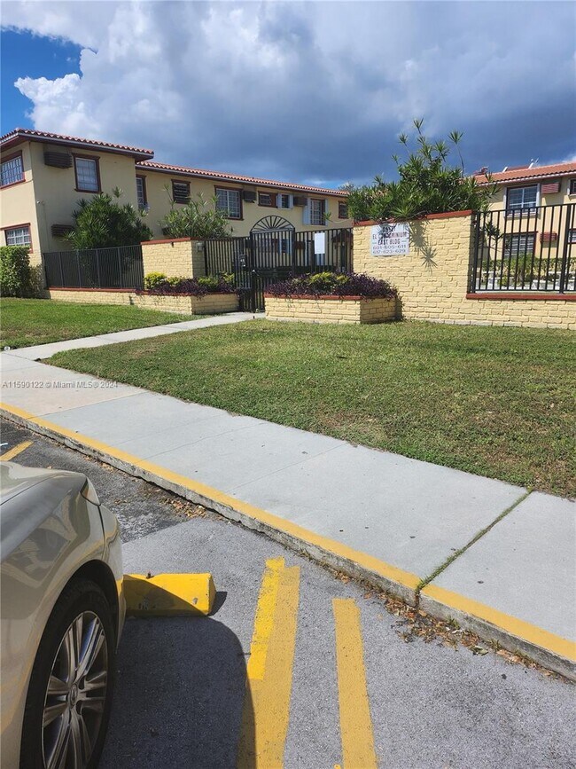 Foto del edificio - 629 SW 11th St