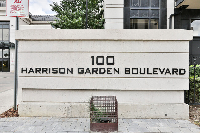 Photo du bâtiment - 100 Harrison Garden Blvd