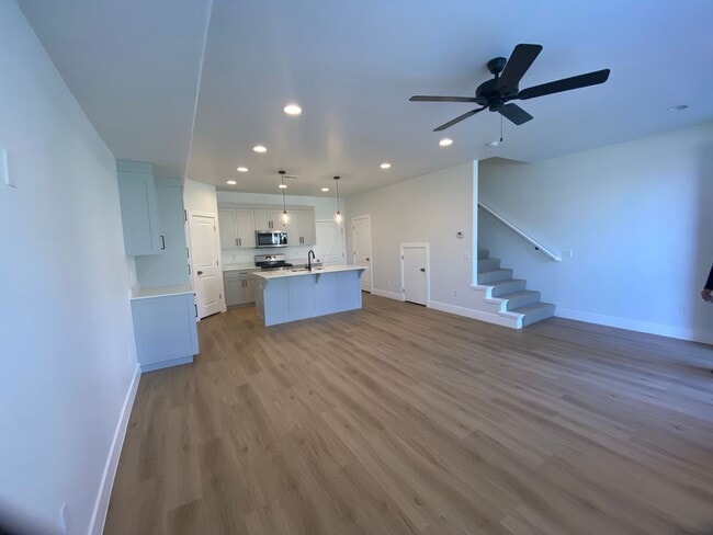 Foto del edificio - Beautiful 3 Bedroom 2.5 Bathroom TownHome!
