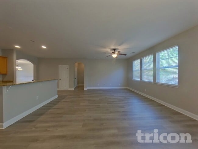 Building Photo - 338 Bronze Dr