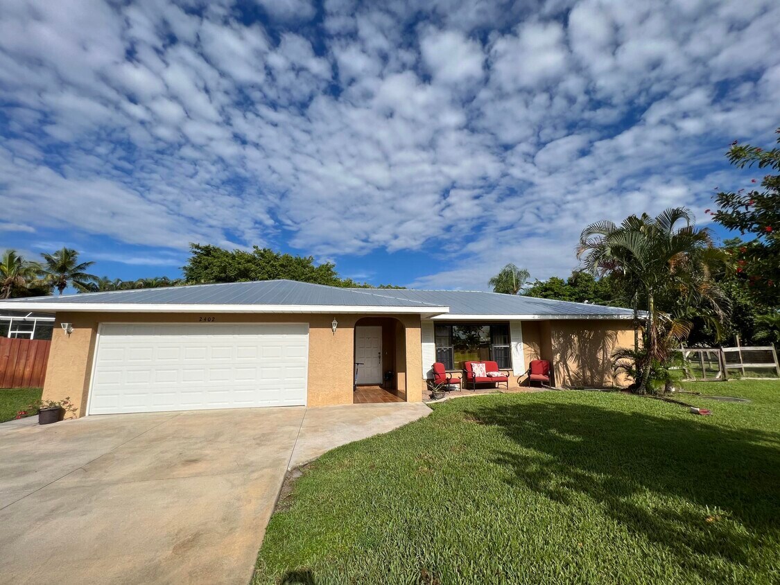 Primary Photo - 2402 SE Perugia St