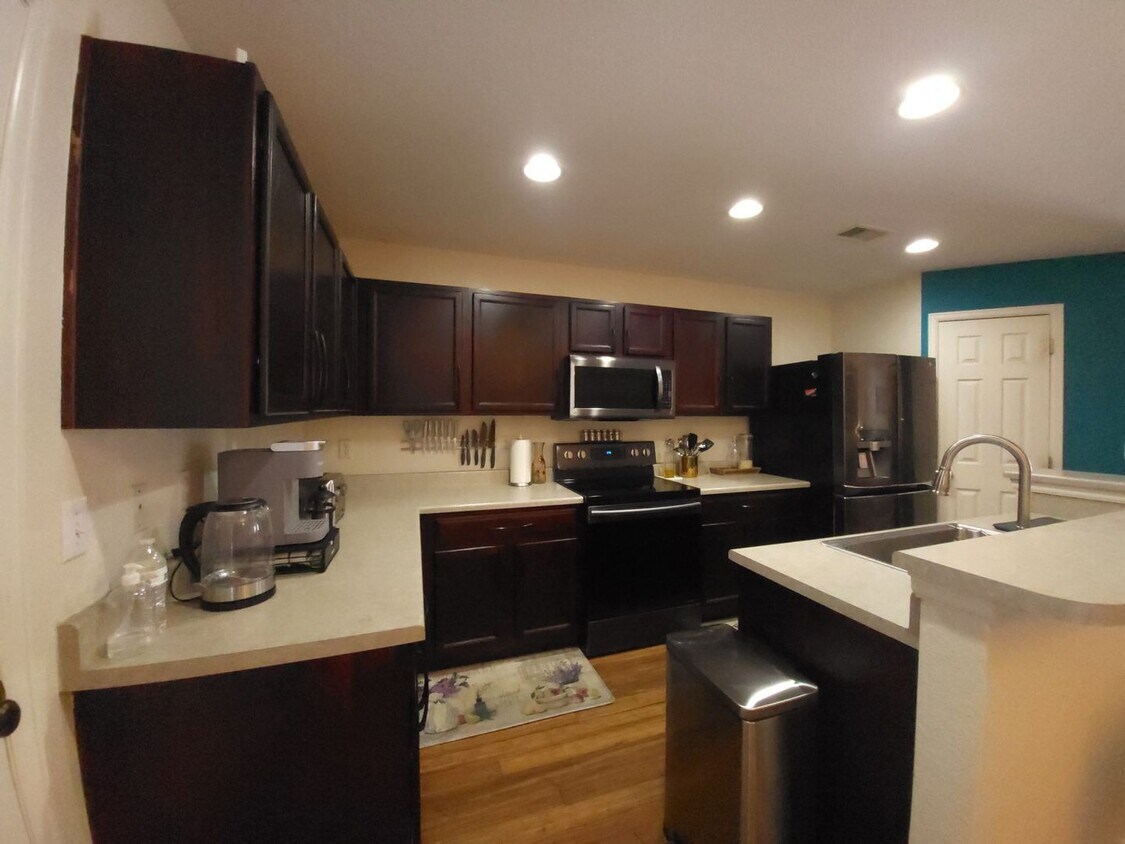 Primary Photo - Eco-Friendly 3BR Townhome in Denver