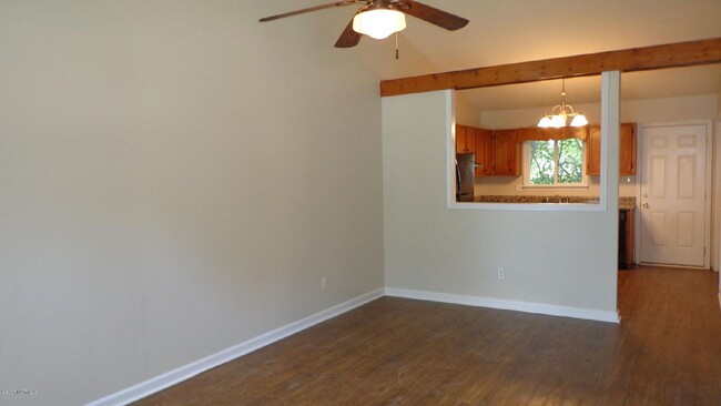 Building Photo - Charming 2 Bedroom, 2 Bath Duplex - 113 Ea...