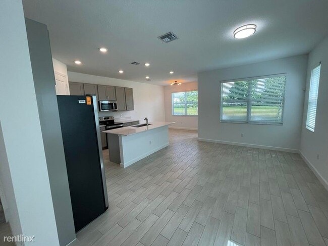 Building Photo - 3 br, 2.5 bath House - 4906 Navali Dr