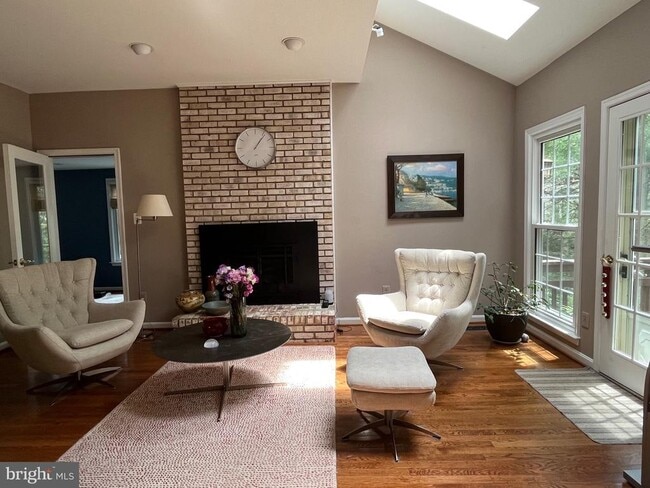 Foto del edificio - 6301 Linway Terrace