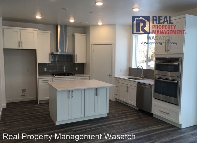 Foto del edificio - 5 br, 3 bath House - 3423 S. Farmer Alumni Dr