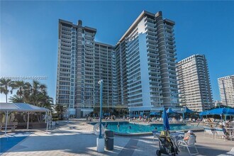 Building Photo - 2030 S Ocean Dr