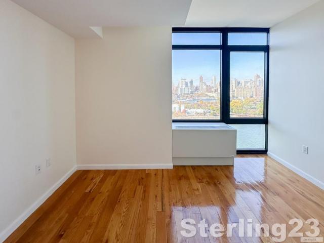 Foto del edificio - 1 bedroom in Queens NY 11106