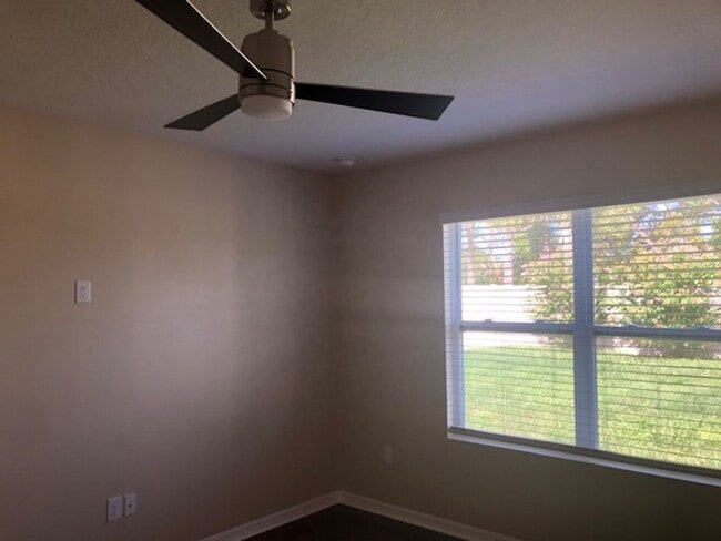 Foto del edificio - 4/2 with great FENCED in yard and upgraded!