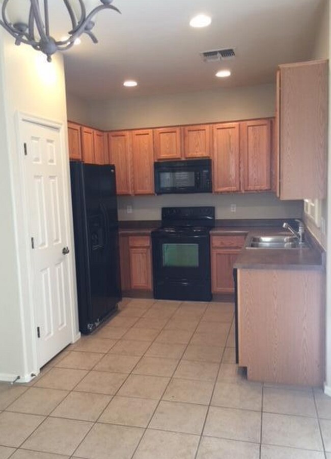 Building Photo - Adorable 2 story patio style with three spacious bedrooms and two full baths upstairs