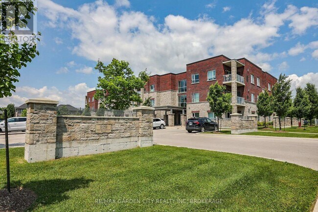Photo du bâtiment - 529-529 S Pelham Rd