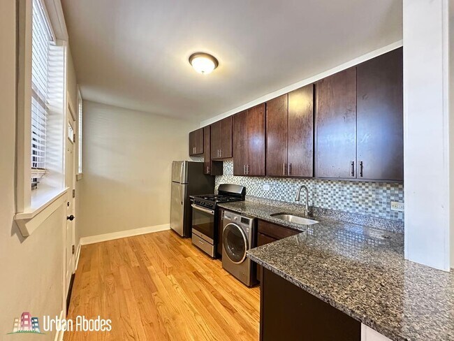 Foto del edificio - 4426 N Wolcott Ave