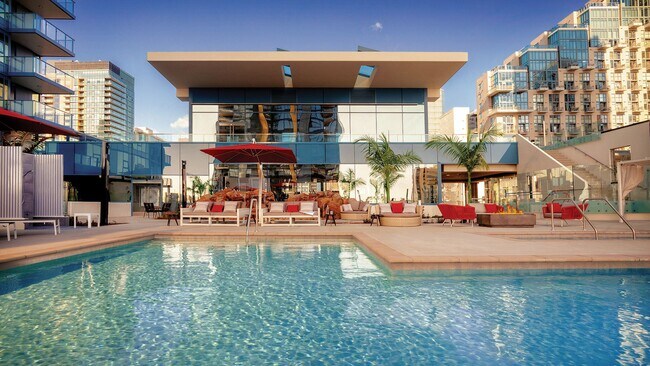 Foto del edificio - Savina By Bosa, 9th Floor Unit Available March 7th!