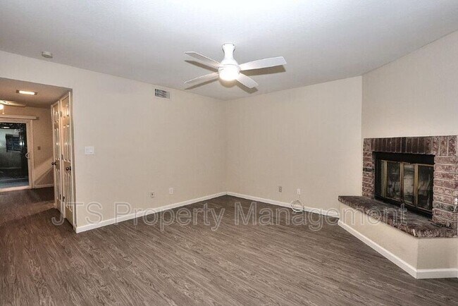 Foto del edificio - 5844 Alorn Ln