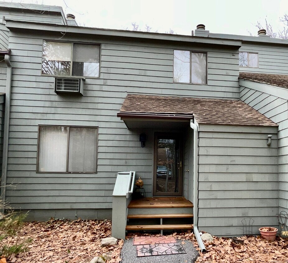 Primary Photo - 260 Cliffside Dr