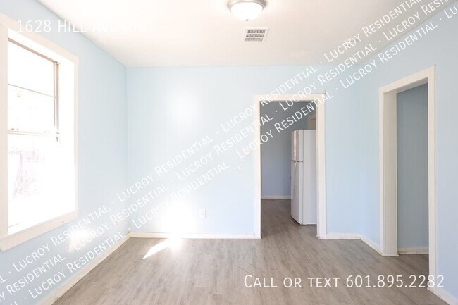 Building Photo - Super-Cute 3 Bedroom Rental with Spacious ...