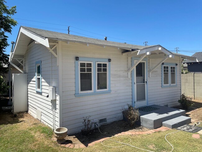Building Photo - Adorable 1 Bedroom Home For Lease in Orange