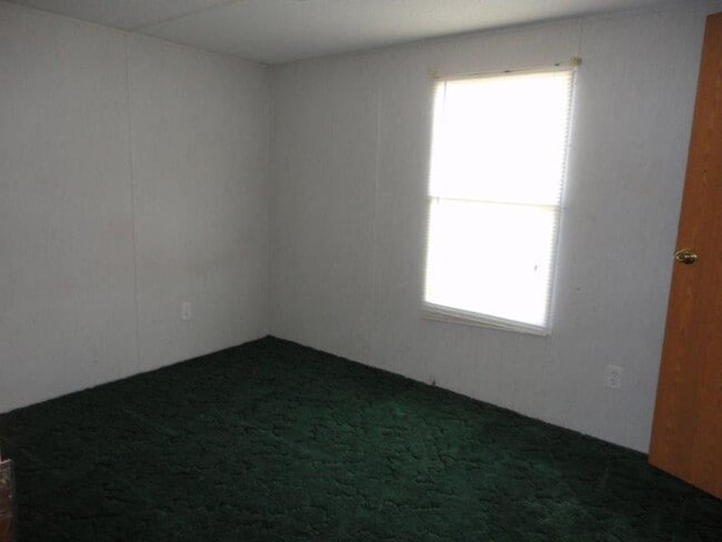 Building Photo - 68 Private Rd 1709