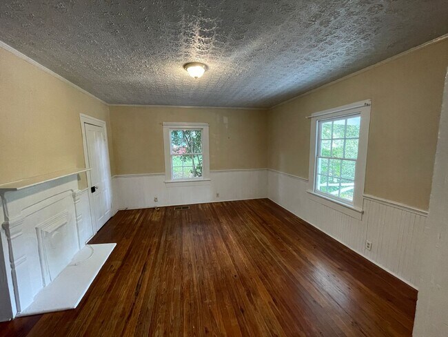 Building Photo - Charming Boulevard House with Fresh Updates