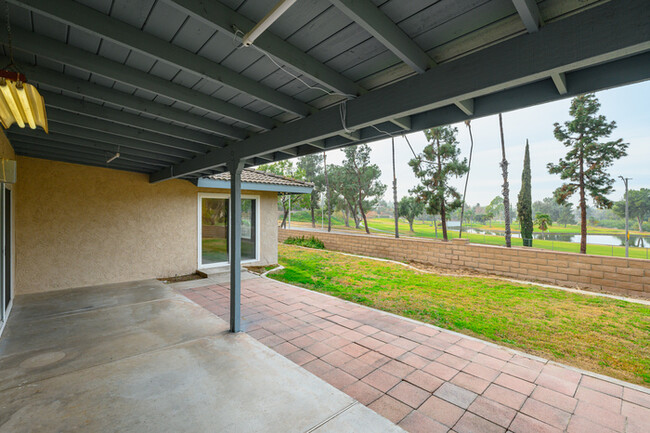 Foto del edificio - Comfy house in Riverside and Private Yard