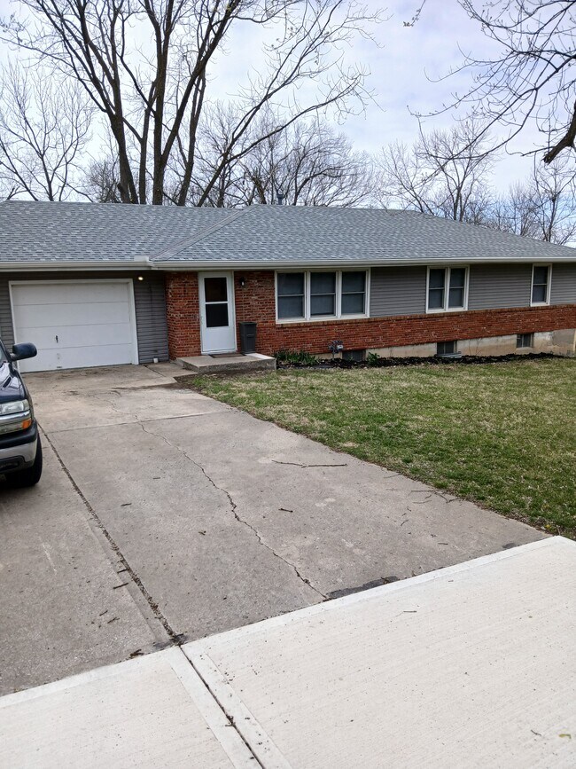 Foto del edificio - 7430 NW Locust Dr